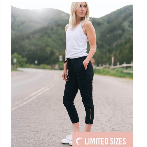 ZYIA Pants - ZYIA Black Everywhere Zipper Jogger size Large